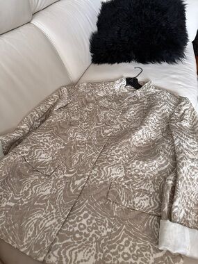 Neiman Marcus Beige and Cream Patterned SILK Jacket/Blazer